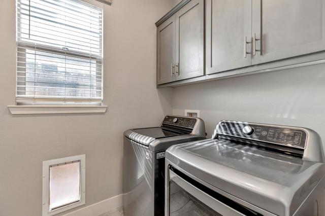 1667 Santana Ranch Drive, Hollister CA: https://media.crmls.org/mediaz/0eae5aae-3215-4185-b321-d7028446690a.jpg
