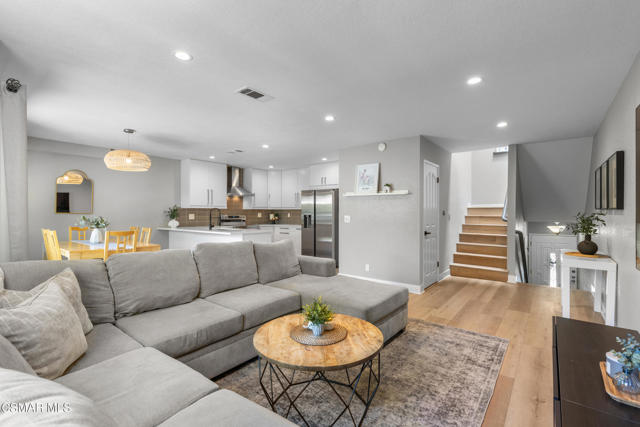 29725 Windsong Lane, Agoura Hills CA: https://media.crmls.org/mediaz/0eae6a35-24cc-43fa-b73f-537499862197.jpg