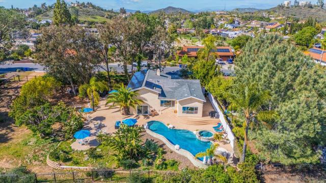 17221 Cloudcroft Dr, Poway CA: https://media.crmls.org/mediaz/0eaec9b8-94a4-4bd5-972c-dc758982f4ab.jpg