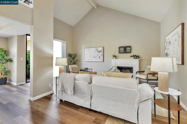 102 Northcreek Cir, Walnut Creek CA: https://media.crmls.org/mediaz/0eaf3510-eb14-40eb-b38a-018d53dfbc1f.jpg