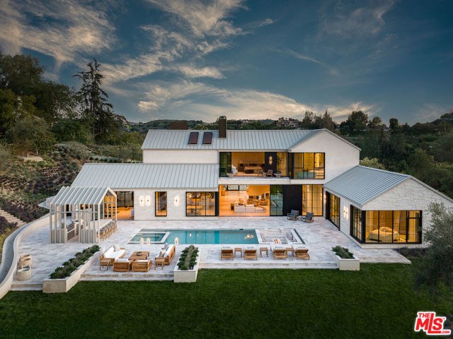 24172 Lupin Hill Road, Hidden Hills CA: https://media.crmls.org/mediaz/0eaf3a99-8908-4b51-9092-9a2f23e208c0.jpg