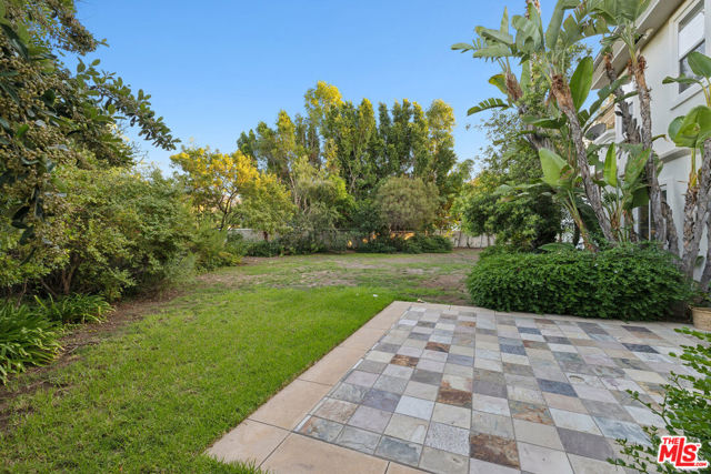 19016 Devonport Lane, Tarzana CA: https://media.crmls.org/mediaz/0eb039bf-9090-49b2-b086-8793d3f215eb.jpg