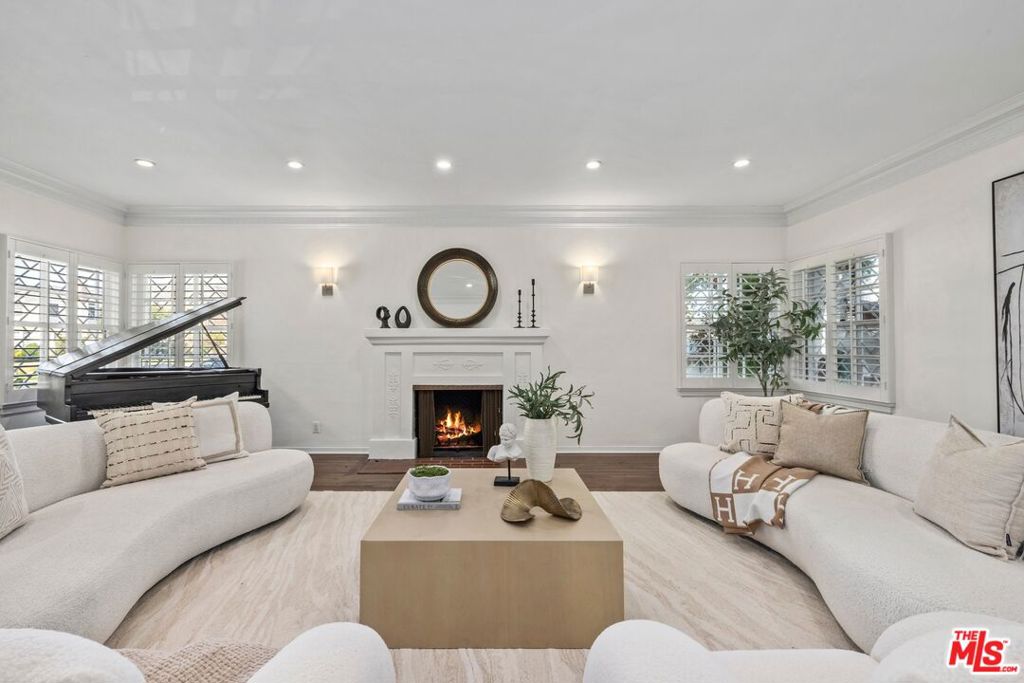 233 S Alta Vista Boulevard