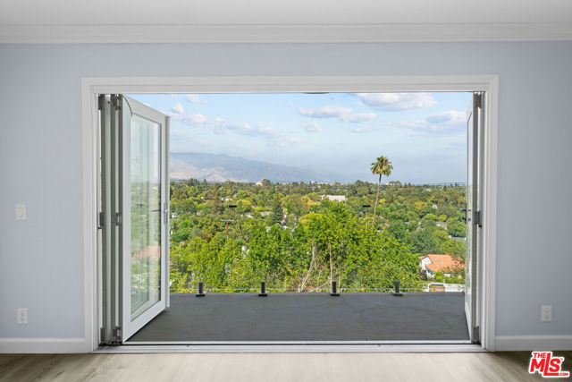 334 Anita Drive, Pasadena CA: https://media.crmls.org/mediaz/0eb07df9-576e-4e60-af22-88d462b5f616.jpg