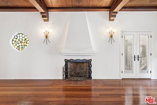 931 S Ogden Drive, Los Angeles CA: https://media.crmls.org/mediaz/0eb087b9-03da-4c36-8443-113618f7457f.jpg