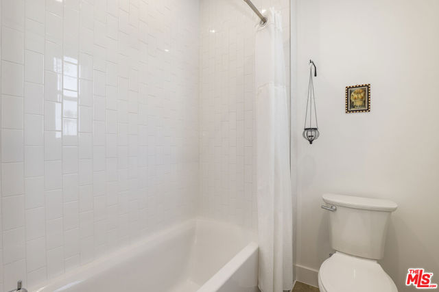 1741 S S Marvin Ave, Los Angeles CA: https://media.crmls.org/mediaz/0eb0a368-5016-48a9-85b6-281315d68f19.jpg