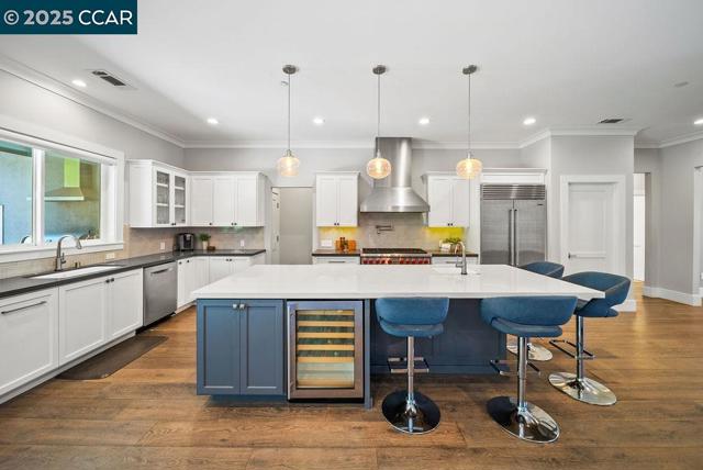 100 Alderwood Rd, Walnut Creek CA: https://media.crmls.org/mediaz/0eb1f934-aaec-44d4-b39d-a82249de333e.jpg