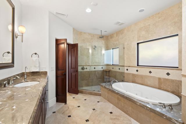 3449 Via Loma Vista, Escondido CA: https://media.crmls.org/mediaz/0eb2d992-2002-4a52-8cb8-beabb38b156c.jpg