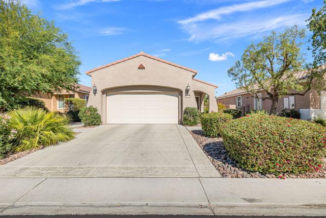 81708 Avenida De Baile, Indio CA: https://media.crmls.org/mediaz/0eb31805-f42a-4736-a8b9-f3595bfc26be.jpg