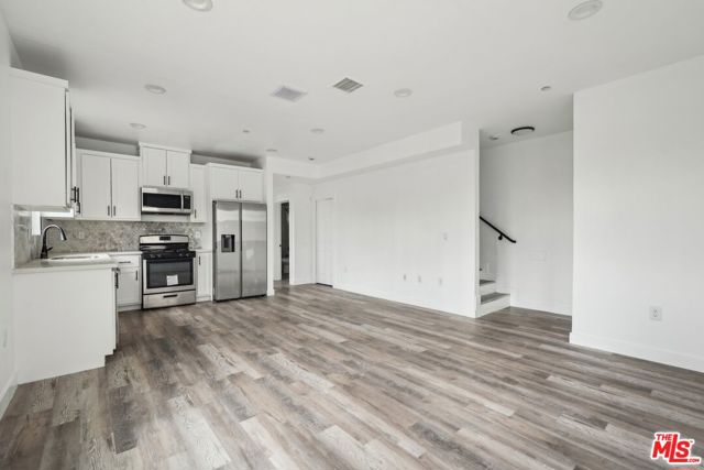 2516 Malabar Street, Los Angeles CA: https://media.crmls.org/mediaz/0eb3461d-0c97-4c44-82ba-82afc08b74d5.jpg