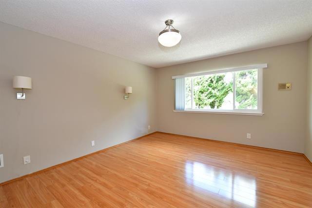 2756 Comstock Circle, Belmont CA: https://media.crmls.org/mediaz/0eb39ce7-25c0-470e-a9e9-b5f97ce162a4.jpg