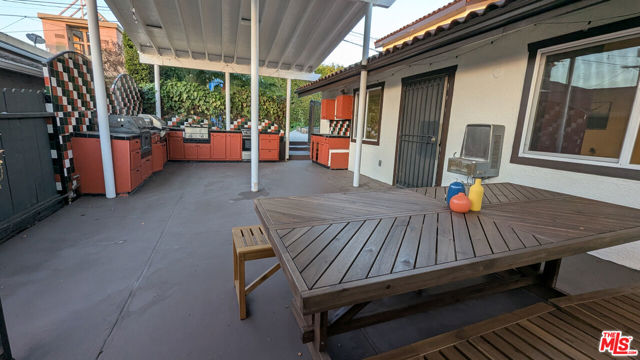 4925 W 20th Street, Los Angeles CA: https://media.crmls.org/mediaz/0eb3bc1b-3491-4962-85f8-17ce799a3d24.jpg