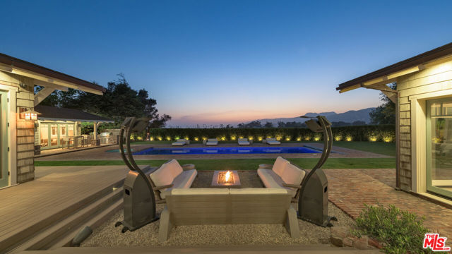 6815 Dume Drive, Malibu CA: https://media.crmls.org/mediaz/0eb40067-d86d-4250-beb6-350354a6253b.jpg
