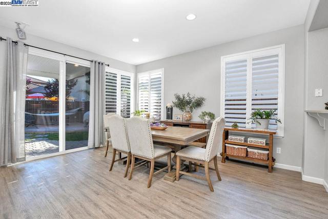 675 Merritt Ct, Discovery Bay CA: https://media.crmls.org/mediaz/0eb4a012-9628-4e95-b19d-f0d1c0b43930.jpg