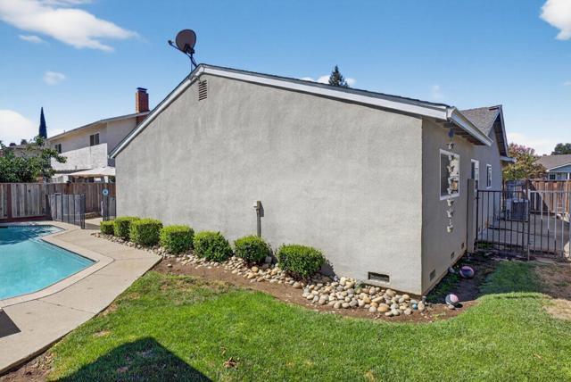 7310 Orchard Drive, Gilroy CA: https://media.crmls.org/mediaz/0eb4f6dc-90e9-40cf-bc28-062487e5a672.jpg