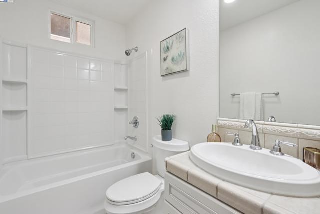 3364 Chartwell St, San Ramon CA: https://media.crmls.org/mediaz/0eb5065f-8519-4a5a-afe6-ef935c09d02a.jpg