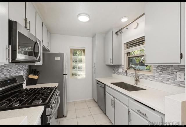 10331 Azuaga St, San Diego CA: https://media.crmls.org/mediaz/0eb535b1-5436-476f-bd31-95553515c010.jpg