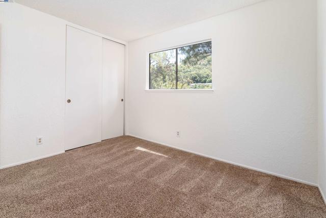 5644 ALHAMBRA HILLS CT, Martinez CA: https://media.crmls.org/mediaz/0eb5653c-a083-4ff2-a833-3224b4789b37.jpg