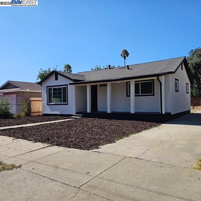 2383 E Sonora St, Stockton CA: https://media.crmls.org/mediaz/0eb597c8-8404-4f2c-8d8f-44310f85072c.jpg