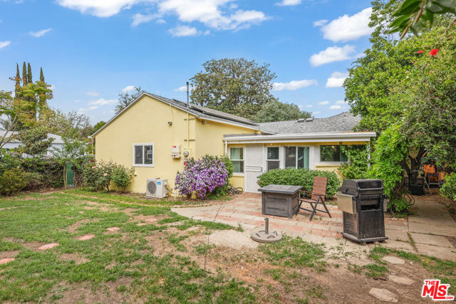 6961 Zelzah Avenue, Reseda CA: https://media.crmls.org/mediaz/0eb613c1-dc4e-49ae-8557-7192684d25d4.jpg
