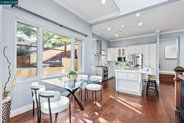 102 Barbara Rd, Orinda CA: https://media.crmls.org/mediaz/0eb61f7c-e316-43e7-9c73-403740c930fd.jpg