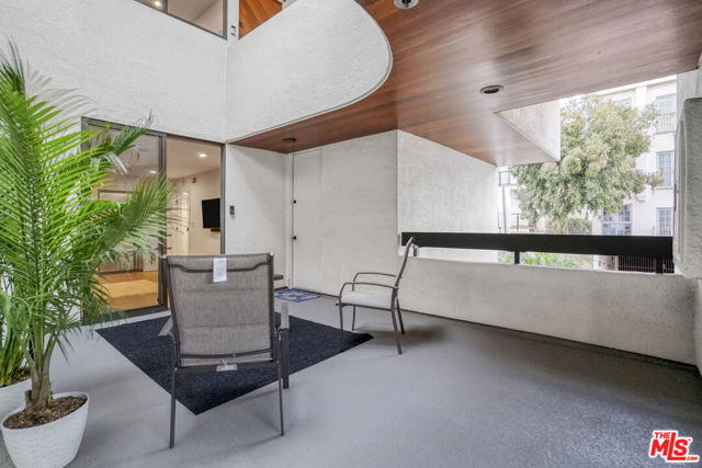 6209 Pacific Avenue, Playa del Rey CA: https://media.crmls.org/mediaz/0eb635ec-00dc-4a27-8604-e2b6660a54bd.jpg