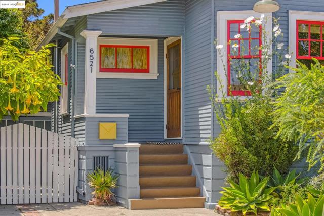 6521 Herzog St, Oakland CA: https://media.crmls.org/mediaz/0eb65058-bb9e-4045-b8e0-9312da1dc69a.jpg