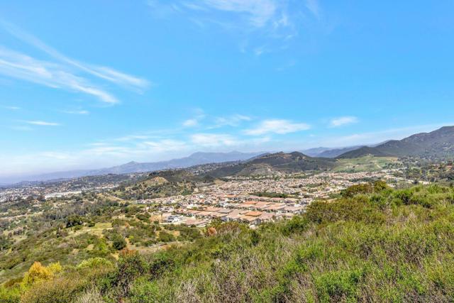 560 Seeforever Dr, San Marcos CA: https://media.crmls.org/mediaz/0eb65558-e984-487e-b308-5193f664ff36.jpg