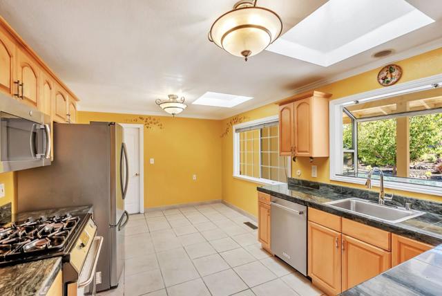 17 Muth Drive, Orinda CA: https://media.crmls.org/mediaz/0eb67b15-1533-4277-b676-42733a2da1ec.jpg