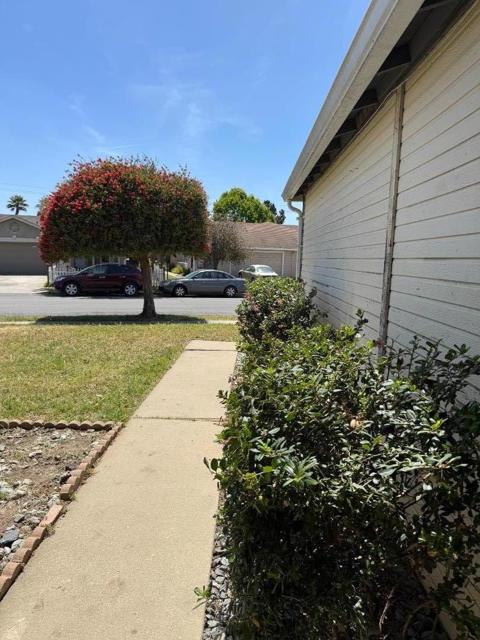 1545 Boyle Court, Salinas CA: https://media.crmls.org/mediaz/0eb68280-a9dc-42cd-88f6-c78993955972.jpg