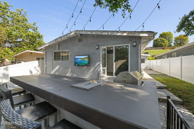 789 Glen Oaks Road, Thousand Oaks CA: https://media.crmls.org/mediaz/0eb698ae-40d5-479d-b0c8-05495f63700f.jpg