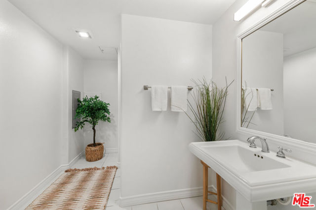 7101 Playa Vista Drive, Playa Vista CA: https://media.crmls.org/mediaz/0eb6b952-8f39-46a7-8177-6f56635f064c.jpg