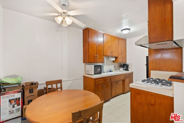 1825 Purdue Avenue, Los Angeles CA: https://media.crmls.org/mediaz/0eb82593-a085-4f96-b3a2-3407a8d5beb5.jpg