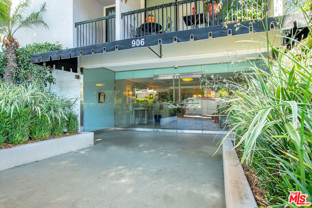 906 North Doheny Drive, 510 photo 32