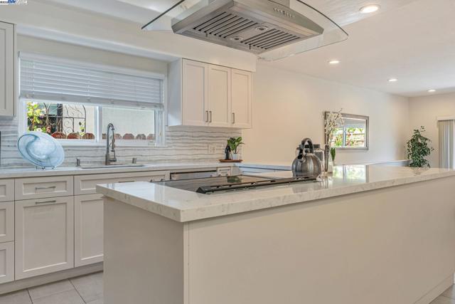 947 Crane Ave, Foster City CA: https://media.crmls.org/mediaz/0eb85b88-4eae-43bb-b18b-50943a1e86ef.jpg