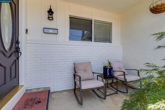 1349 Montana Dr, Concord CA: https://media.crmls.org/mediaz/0eb877d5-0d03-4bc6-830e-212553145590.jpg