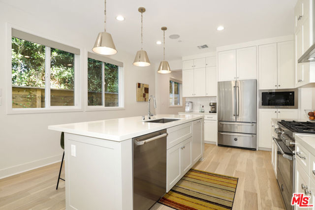 1741 S S Marvin Ave, Los Angeles CA: https://media.crmls.org/mediaz/0eb92f36-5991-4f79-a7b0-394581174696.jpg
