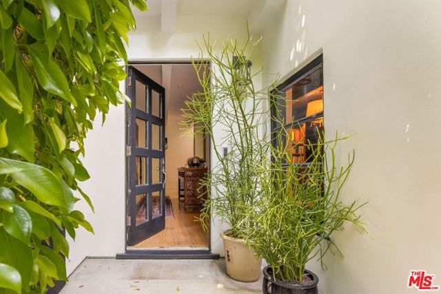 8917 Dorrington Avenue, West Hollywood CA: https://media.crmls.org/mediaz/0eb9511f-ea06-49d0-9274-20284d29c61f.jpg