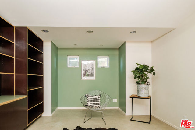 856 858 Coeur D Alene Avenue, Venice CA: https://media.crmls.org/mediaz/0eb97301-d1db-4b48-92ad-d54fbd4135a4.jpg