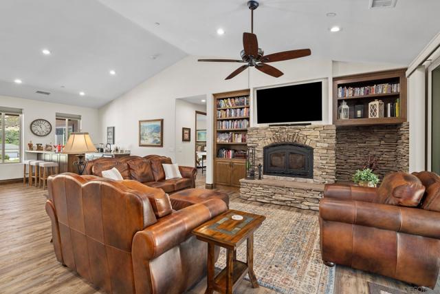 19553 Hidden Glen Road, Alpine CA: https://media.crmls.org/mediaz/0ebc3528-e34e-48d9-af2e-2ec9822177f1.jpg