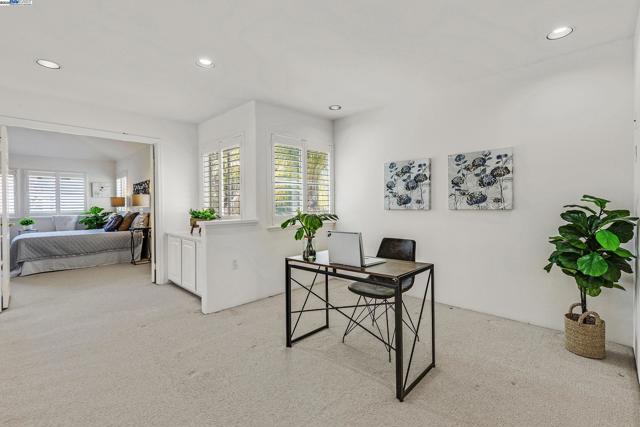 131 Diapian Bay, Alameda CA: https://media.crmls.org/mediaz/0ebc8f51-8e6f-4ed3-a68f-fcb99697eaba.jpg