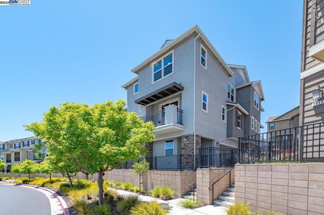 7018 Stags Leap Ln, Dublin CA: https://media.crmls.org/mediaz/0ebd6ae1-1b4c-437b-b7a2-22a660f7ec9e.jpg