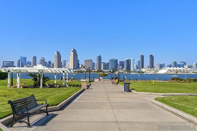 1099 1st St, Coronado CA: https://media.crmls.org/mediaz/0ebdb14c-29cd-4265-9fb9-047bae591de1.jpg