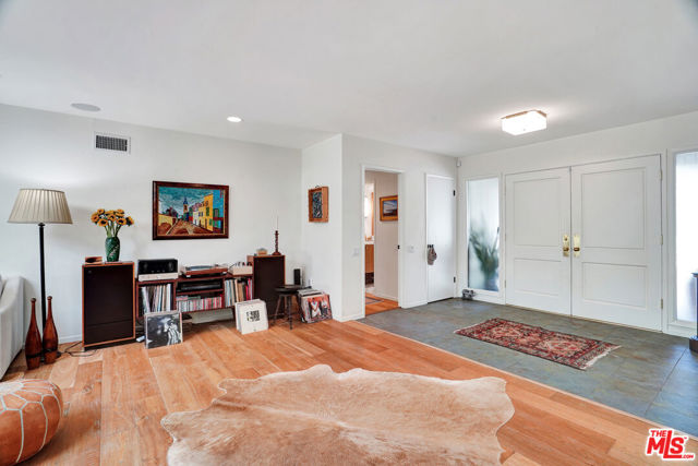 30612 Sicomoro Drive, Malibu CA: https://media.crmls.org/mediaz/0ebe0021-e2a2-4cc3-a43f-965503eddd4b.jpg