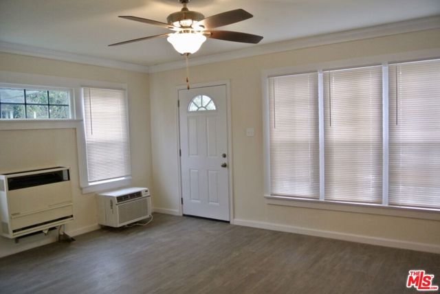 603 W 47th Street, Los Angeles CA: https://media.crmls.org/mediaz/0ebea277-4c0c-4ac2-83d0-373334c27bac.jpg