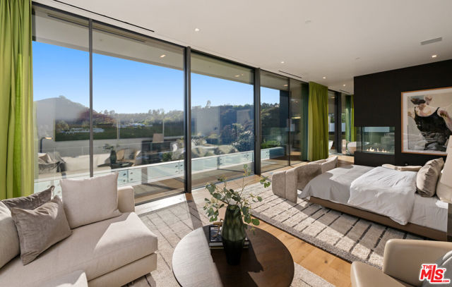2341 Gloaming Way, Beverly Hills CA: https://media.crmls.org/mediaz/0ebeca2c-dbe5-4311-8f0b-721c2f58b9db.jpg