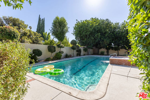 7225 Forbes Avenue, Lake Balboa CA: https://media.crmls.org/mediaz/0ebf0508-09eb-43e0-ba52-066f003527d4.jpg