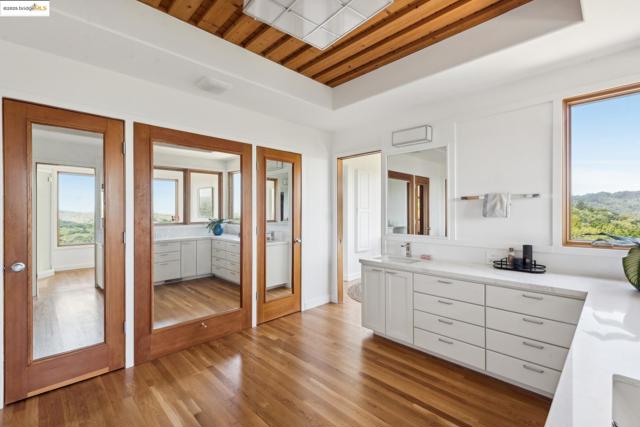 12688 Brookpark Road, Oakland CA: https://media.crmls.org/mediaz/0ebf0b6f-8b81-4722-be8a-5938f1b50d8f.jpg