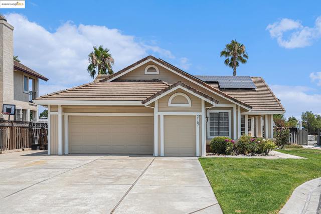 2167 Saint Andrews Ct, Discovery Bay CA: https://media.crmls.org/mediaz/0ebf5c36-67f5-4ced-ba6e-52bf0001cd47.jpg