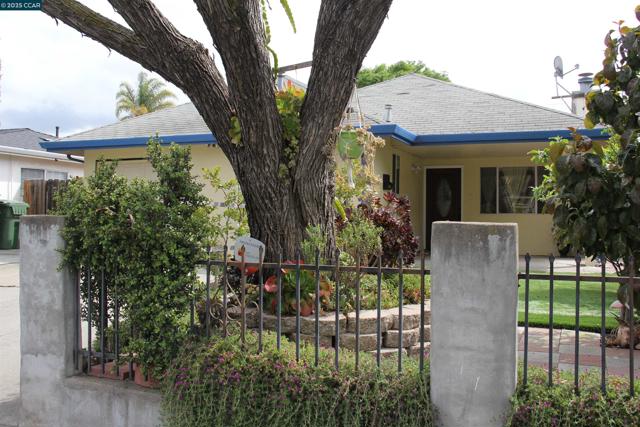 340 Carnegie Dr, Milpitas CA: https://media.crmls.org/mediaz/0ebfb6ce-7843-4834-9211-0cf23fb0f389.jpg